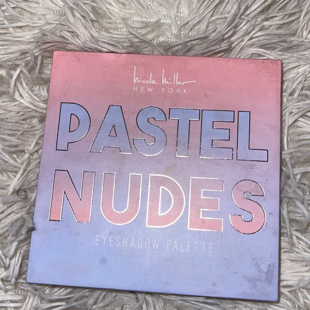Pastel Nudes Eyeshadow Pallette